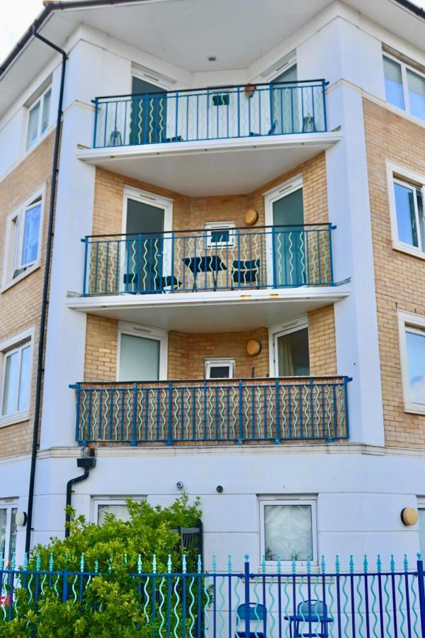 Marina Living With Parking, Balcony, Quiet And Secure Apartment Brighton Exterior photo